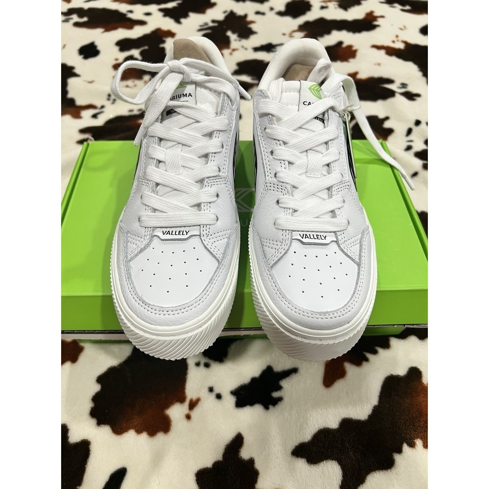 Cariuma VALLELY White Leather Black Logo Sneaker Size 6.5 Women's NIB